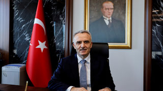 Централният <span class="highlight">банкер</span> на Турция изгуби поста си ден, след като вдигна лихвата