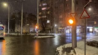 Умен светофар предупреждава за идващ трамвай <span class="highlight">на</span> "Руски паметник"