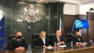 Уредбата за отговорността на главния прокурор е смешна и нелепа
