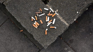 Британските тютюневи компании може да плащат такса за почистването на фасове