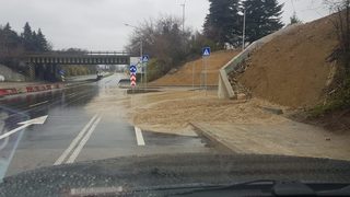 Земна маса се свлече от чисто нов подход към магистрала "Хемус" във Варна