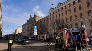 Чужденци загинаха в пожар в незаконен хостел в Рига