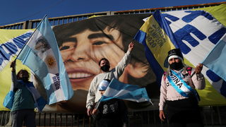 Снимка на деня: Аржентина си спомни за <span class="highlight">Марадона</span> и гола на века