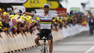 Тур дьо Франс започна с победа на световния шампион