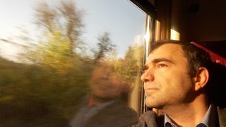Павел Антонов, човекът от влака: Има ли (зелено) бъдеще за железниците