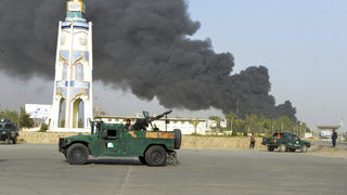 Талибаните превзеха <span class="highlight">Кандахар</span> и още 3 града за една нощ, 3000 войници евакуират посолството на САЩ