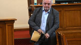 Снимка на деня: Когато цървулите се превръщат в ботуши
