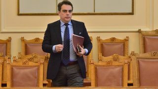 С обвинения, че кабинетът ще харчи бюджета като "от джипката", парламентът одобри актуализацията