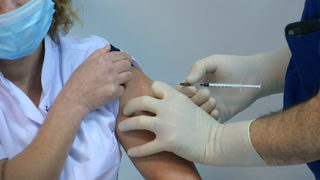 Политиците се страхуват да подкрепят ваксините, за да не изгубят гласове