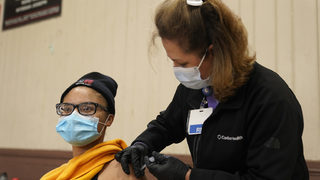 Коронавирусът по света: И цивилните в Пентагона ще трябва да се ваксинират