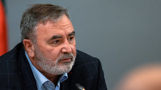 Противоепидемичните мерки в училищата и още две области ще се затягат, за останалите - повече контрол