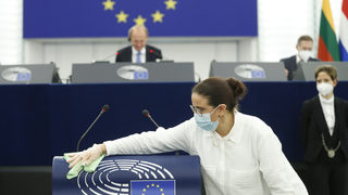 Кои са най-работливите: Всеки трети евродепутат печели и извън заплатата си