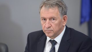 Кацаров ще предложи от догодина по-високи заплати в спешната медицинска <span class="highlight">помощ</span>
