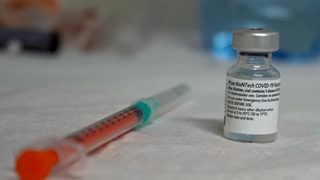 Лидерите на "Възраждане" и ГЕРБ вкараха годността на ваксините в кампанията