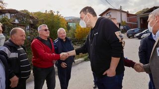 "Той размахва пръст на Америка." Какво означава връщането на Пеевски в политиката
