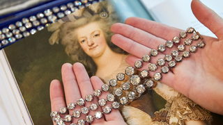 Диамантени гривни на Мария Антоанета примамват на търг колекционери от цял свят