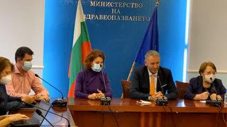 Въвеждат се и сертификати за антитела: Брифингът в здравното министерство