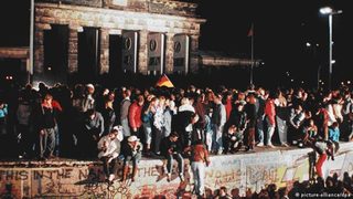 Как България проспа 9 ноември и пробива в Стената