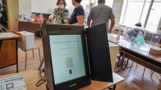 "Всичко е пушилка": ЦИК увери, че няма да използва непроверени машини за гласуване