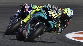 Снимка на деня: Емоционалното сбогуване на Валентино Роси с <span class="highlight">MotoGP</span>