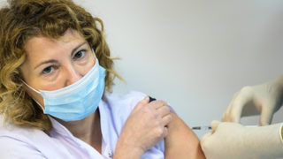 Ключово е доверието: Къде е България във ваксинацията между Монголия и Армения