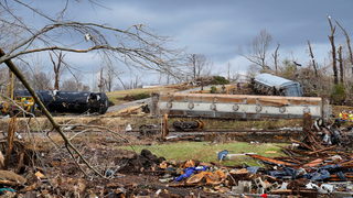 Над 70 са жертвите на торнада в САЩ, няма данни за пострадали българи