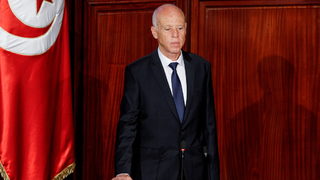 Президентът на <span class="highlight">Тунис</span> удължи с година суспендирането на парламента и избори по нови правила
