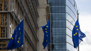 Законотворчеството в България се влошава, казва Еврокомисията