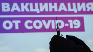 Коронавирусът по света: Русия включи ваксината срещу <span class="highlight">COVID</span>-<span class="highlight">19</span> в имунизационния си календар