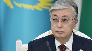 Казахстан е залят от протести срещу поскъпване на горивото, полицията използва гранати