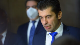 Коронавирусът в България: Премиерът предупреди, че петата вълна идва