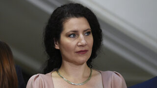 Вицепремиерът Калина Константинова ще замества Кирил Петков