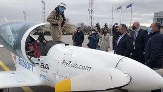 "Свободата е едно от най-вълнуващите неща": как момиче прелетя над света с българска помощ