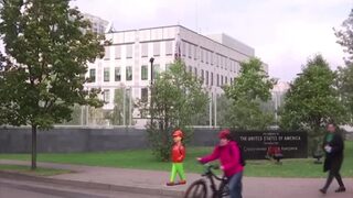 САЩ започнаха да изтеглят дипломати и семействата им от Украйна