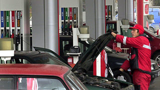 "Лукойл" намали крайните заводски цени на горивата