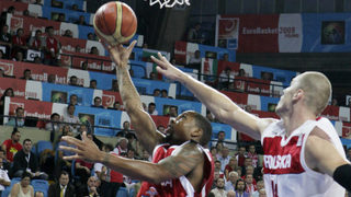 България загуби със 78:90 от Полша на старта на Евробаскет 2009