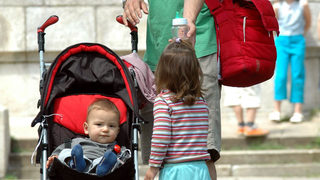 Социалните в Габрово проверяват над 400 души за правото на детски добавки