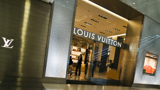 Собственикът на "Луи Вюитон" купува американската "Тифани" за $16 млрд.