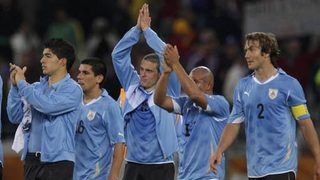 Двамa уругвайски футболисти са ограбени по време на мача с Франция