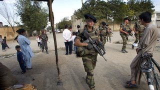 Франция планира изтегляне от Афганистан догодина