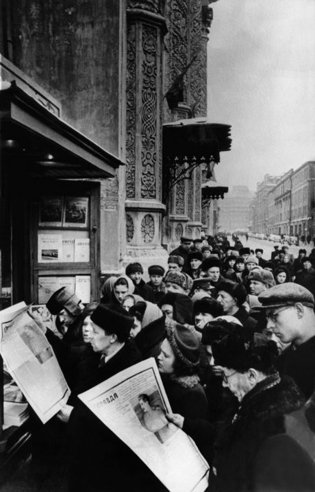 Сутринта на 6 март 1953г. - жителите на СССР научават за смъртта на съветския лидер Йосиф Сталин. Страната не е преживявала такова нещо от 30 години и то няма да се повтори още толкова - до смъртта на Леонид Брежнев през 1982г.