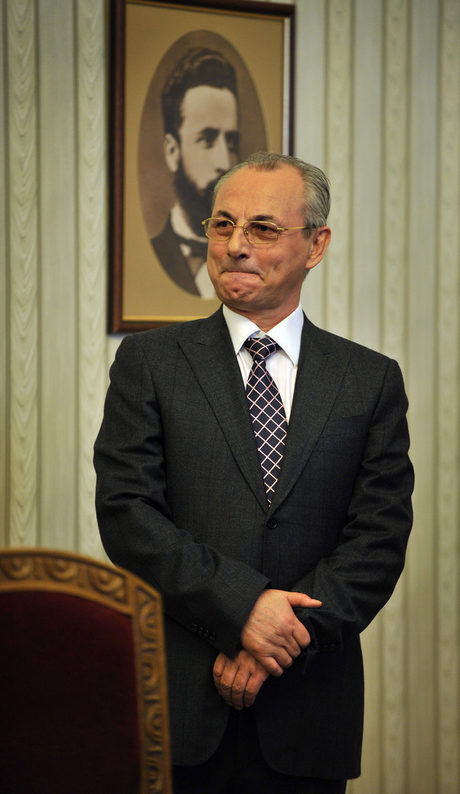 Ненаписаната биография на Ахмед Доган