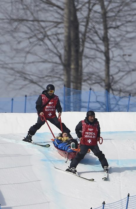 Жаклин Ернандес е изнесена на носилка от трасето за сноубордкрос