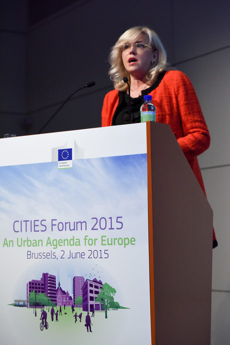 Комисар Корина Крецу открива конференцията CITIES 2015.