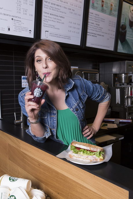 Десет години Starbucks® в България – десет знакови снимки