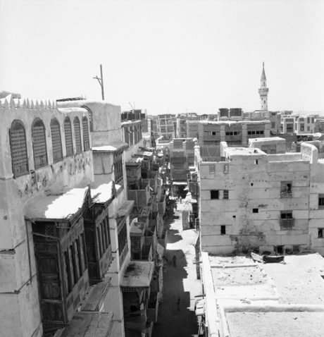 Архивна снимка от стария град на Джеда - едно от най-важните пристанища в началото на арабската експанзия през 7 в. Освен важната търговска роля това е и традиционна входна точка за поклонниците, които пътуват за Мека по море.