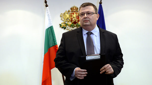 Главният прокурор Цацаров отхвърли тезата на Борисов за "здравословния арест"