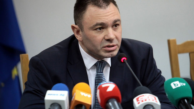 Лазаров обвини бивши шефове в МВР - създали такава атмосфера, че "да се замерваме с костите на колегите"