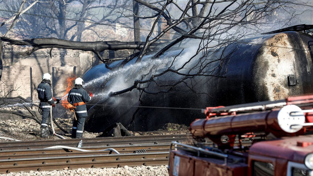 Жителите на Хитрино ще влизат в домовете си с полицай и пожарникар