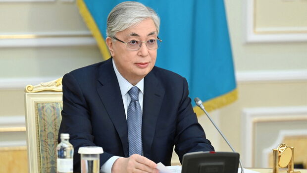 "Който се е обогатил, ще помага" - Токаев ще преразпределя доходи на олигарсите на Назарбаев